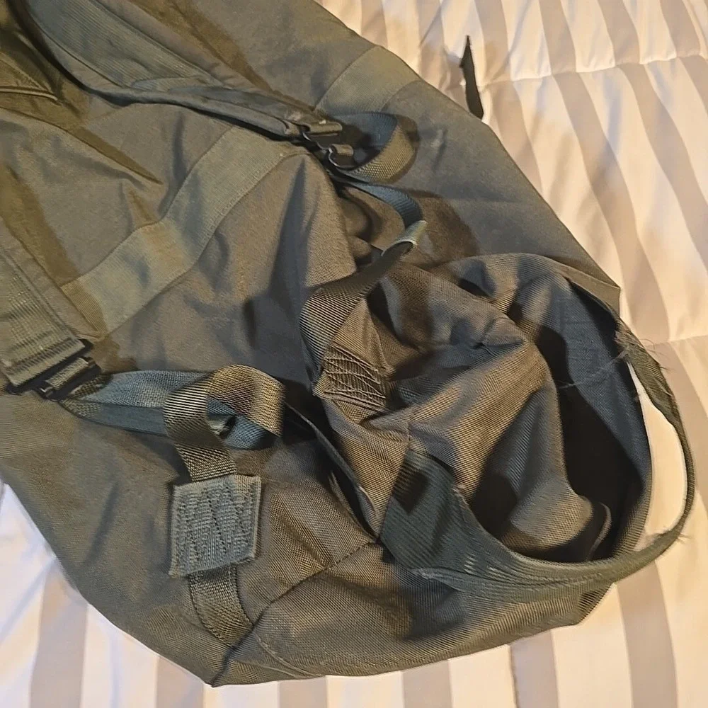 Genuine Issue Zippered Gear Improved Transport‎ Duffel Bag Olive Drab Green